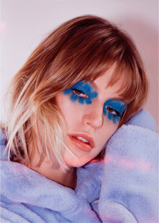 anabel-englund-4_RdsC51ovJ-512x716